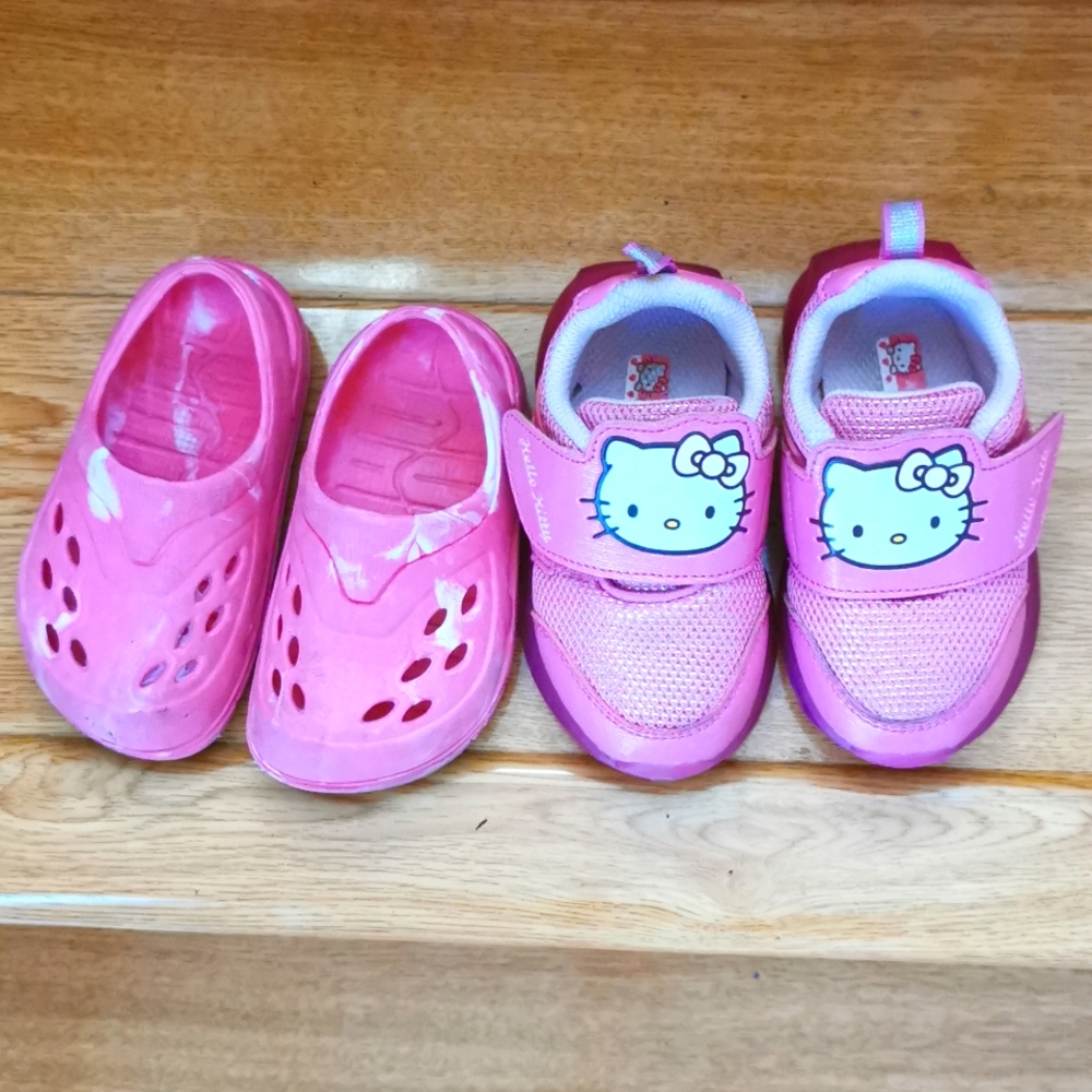 Baby girl size 5 shoes，two for $10